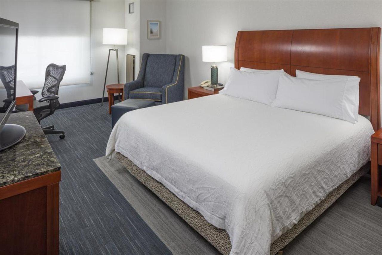 Hilton Garden Inn Plymouth Ngoại thất bức ảnh