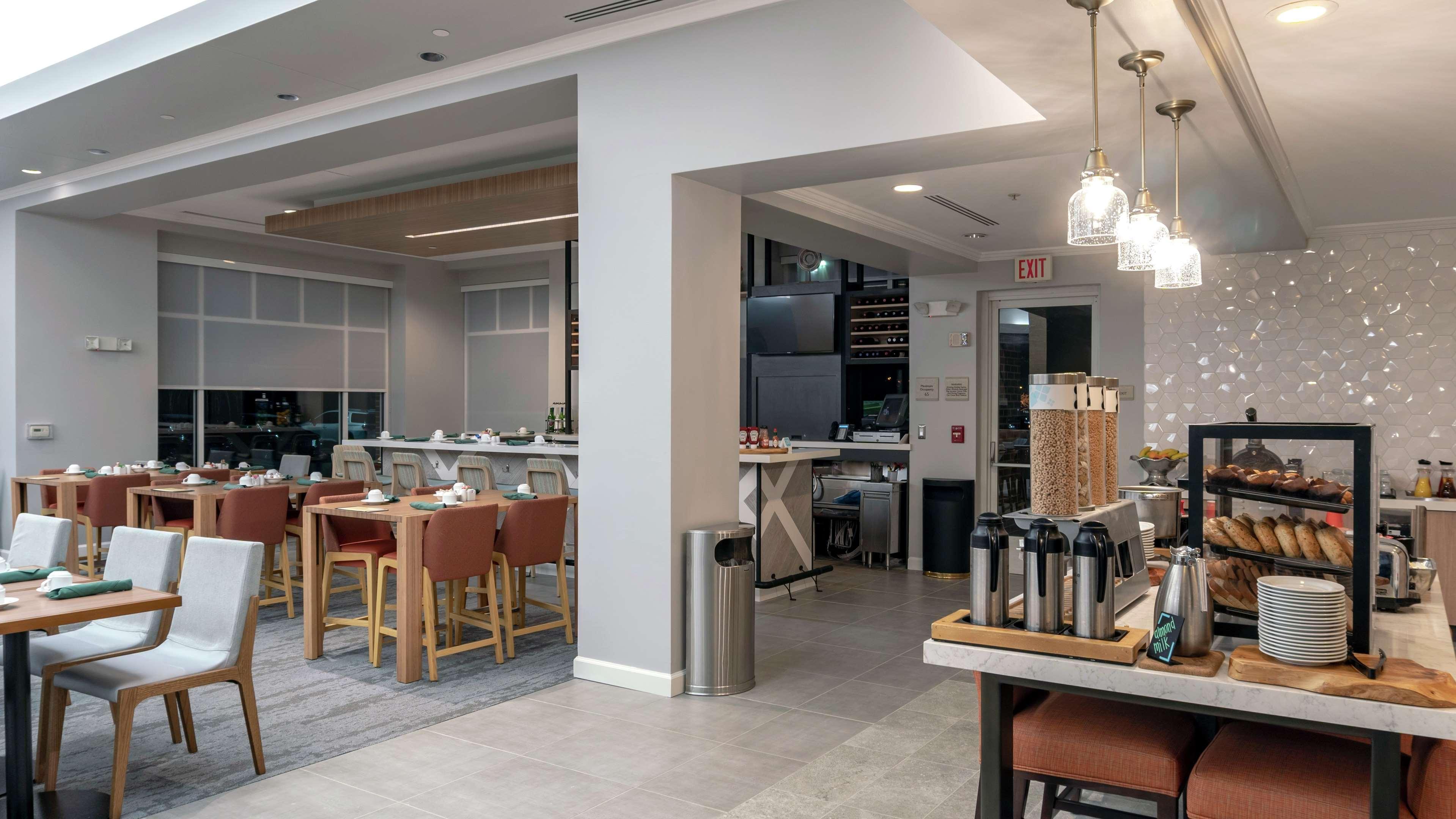 Hilton Garden Inn Plymouth Ngoại thất bức ảnh