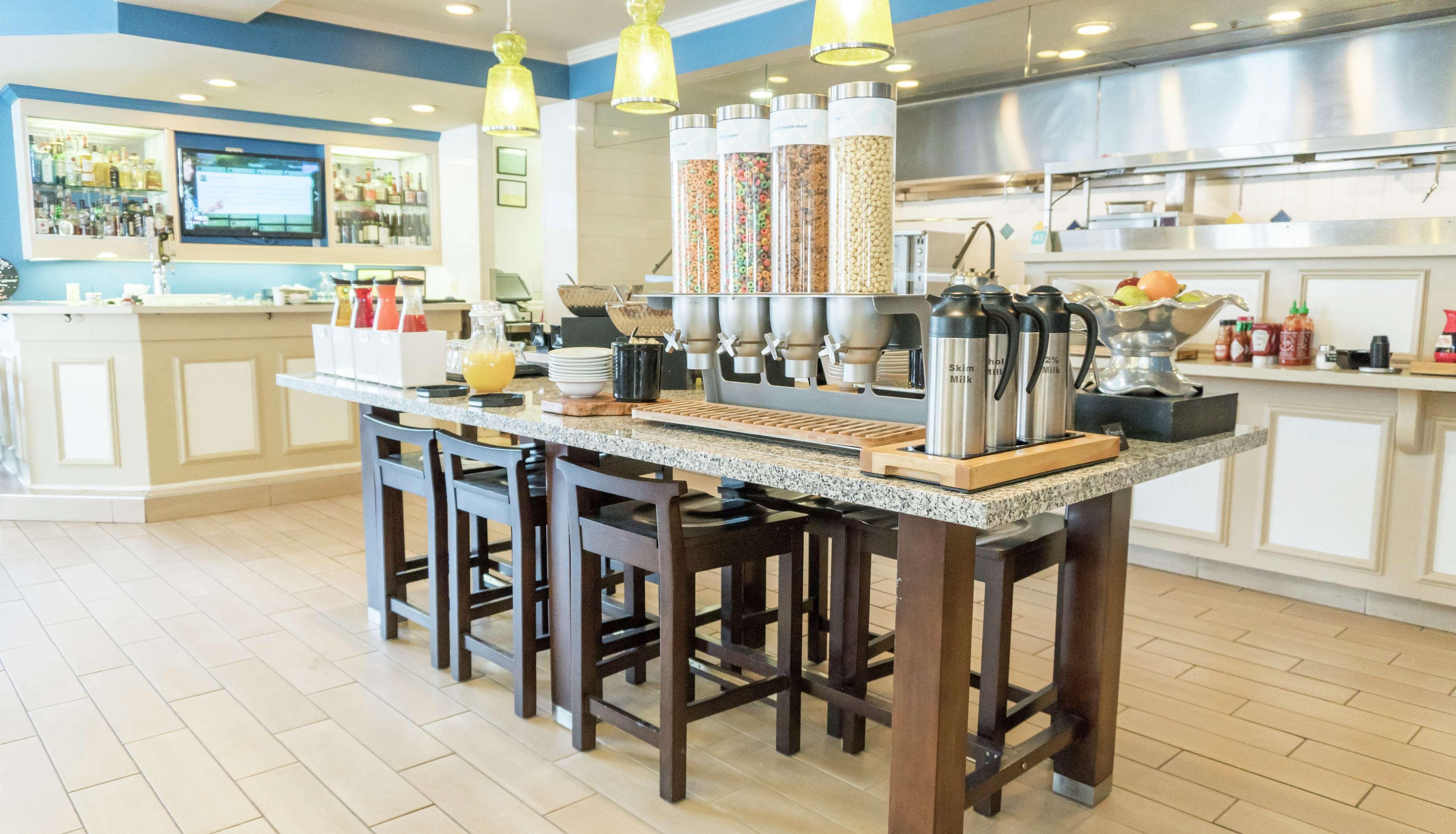 Hilton Garden Inn Plymouth Ngoại thất bức ảnh